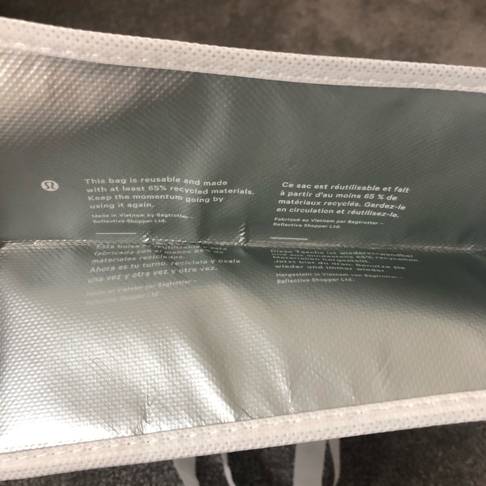 🍋 BRAND NEW PATTERN 🍋 Size Large Lululemon Reusable Bag - Picture 4 of 5